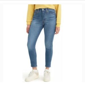 Levi’s Wedgie Skinny High Rise Button Fly Light Wash Jeans